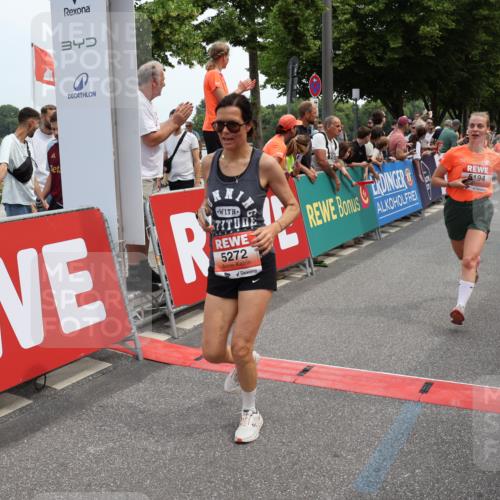 15.06.2025 - REWE Women's Run Strokosch-Dieckow http://msf.ph/oto/7931694 15.06.2025 10:59:14 Ziel 5160, 5194, 5249, 5272, 5342, 5349, 5403, 5415, 5464, 5598, 5687 meine-sportfotos.de