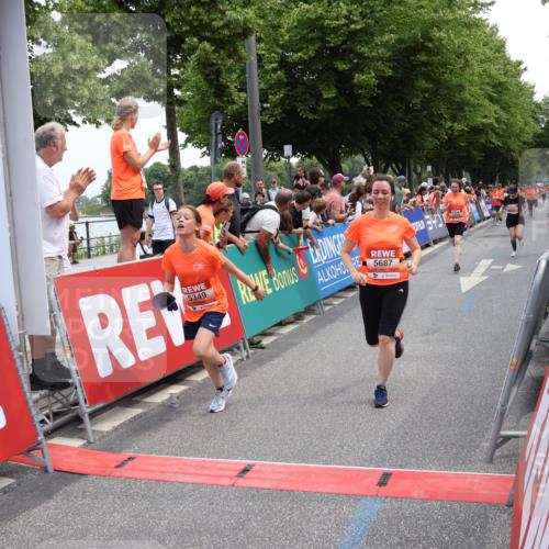 15.06.2025 - REWE Women's Run Strokosch-Dieckow http://msf.ph/oto/7931700 15.06.2025 10:59:17 Ziel 5160, 5194, 5249, 5272, 5349, 5403, 5415, 5464, 5687 meine-sportfotos.de