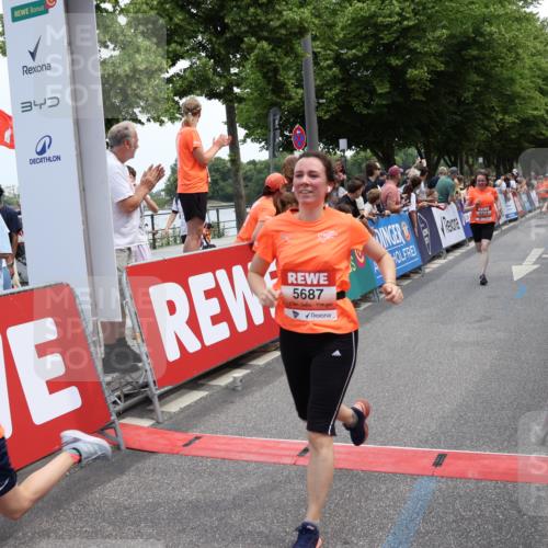 15.06.2025 - REWE Women's Run Strokosch-Dieckow http://msf.ph/oto/7931703 15.06.2025 10:59:17 Ziel 5160, 5194, 5249, 5272, 5349, 5403, 5415, 5464, 5687 meine-sportfotos.de