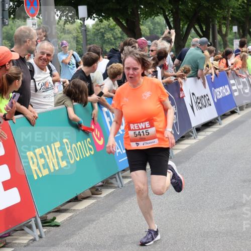 15.06.2025 - REWE Women's Run Strokosch-Dieckow http://msf.ph/oto/7931707 15.06.2025 10:59:18 Ziel 5160, 5194, 5249, 5272, 5349, 5403, 5415, 5455, 5464, 5662, 5687 meine-sportfotos.de