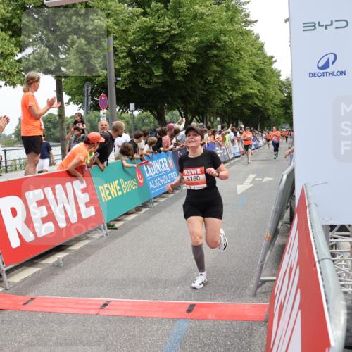15.06.2025 - REWE Women's Run Strokosch-Dieckow http://msf.ph/oto/7931711 15.06.2025 10:59:20 Ziel 5160, 5194, 5272, 5349, 5403, 5415, 5455, 5662, 5687 meine-sportfotos.de