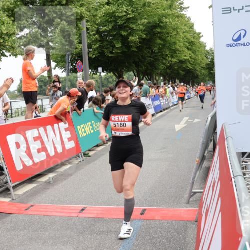 15.06.2025 - REWE Women's Run Strokosch-Dieckow http://msf.ph/oto/7931713 15.06.2025 10:59:20 Ziel 5160, 5194, 5272, 5349, 5403, 5415, 5455, 5662, 5687 meine-sportfotos.de
