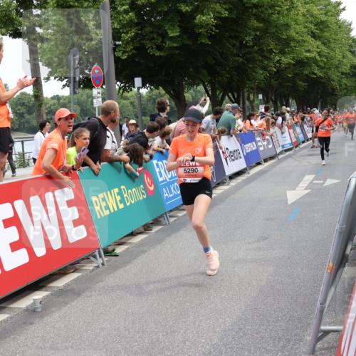 15.06.2025 - REWE Women's Run Strokosch-Dieckow http://msf.ph/oto/7931726 15.06.2025 10:59:27 Ziel 5160, 5290, 5381, 5455, 5638, 5662 meine-sportfotos.de