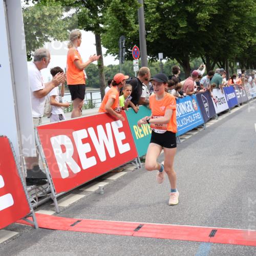 15.06.2025 - REWE Women's Run Strokosch-Dieckow http://msf.ph/oto/7931727 15.06.2025 10:59:28 Ziel 5290, 5381, 5455, 5495, 5638, 5662 meine-sportfotos.de