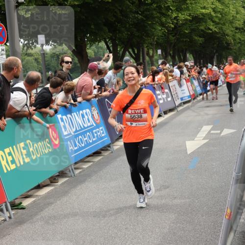 15.06.2025 - REWE Women's Run Strokosch-Dieckow http://msf.ph/oto/7931733 15.06.2025 10:59:31 Ziel 5263, 5290, 5381, 5455, 5495, 5638, 5662 meine-sportfotos.de