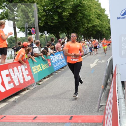 15.06.2025 - REWE Women's Run Strokosch-Dieckow http://msf.ph/oto/7931741 15.06.2025 10:59:34 Ziel 5263, 5271, 5290, 5381, 5426, 5495, 5567, 5638 meine-sportfotos.de