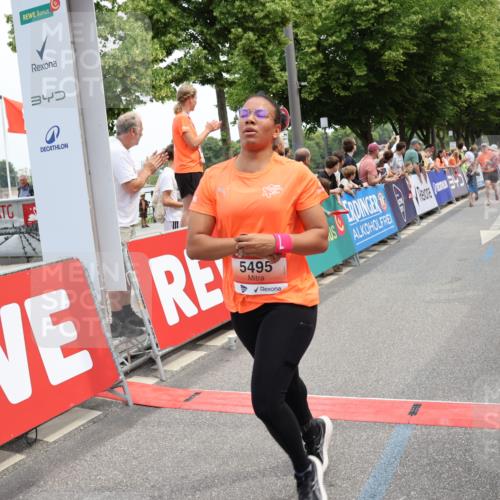 15.06.2025 - REWE Women's Run Strokosch-Dieckow http://msf.ph/oto/7931744 15.06.2025 10:59:34 Ziel 5263, 5271, 5290, 5381, 5426, 5495, 5567, 5638 meine-sportfotos.de