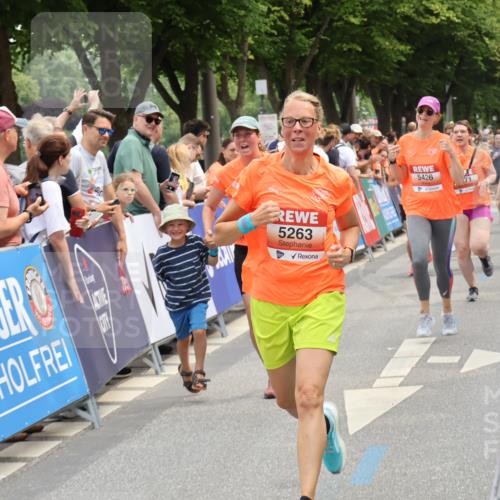 15.06.2025 - REWE Women's Run Strokosch-Dieckow http://msf.ph/oto/7931747 15.06.2025 10:59:36 Ziel 5263, 5266, 5271, 5304, 5426, 5495, 5567, 5627, 5638, 5659 meine-sportfotos.de