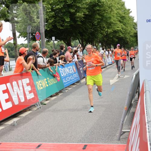 15.06.2025 - REWE Women's Run Strokosch-Dieckow http://msf.ph/oto/7931749 15.06.2025 10:59:37 Ziel 5263, 5266, 5271, 5304, 5426, 5495, 5567, 5627, 5638, 5659 meine-sportfotos.de