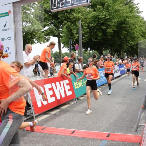 15.06.2025 - REWE Women's Run Strokosch-Dieckow http://msf.ph/oto/7931764 15.06.2025 10:59:41 Ziel 5022, 5263, 5266, 5271, 5304, 5426, 5495, 5567, 5627, 5628, 5659 meine-sportfotos.de