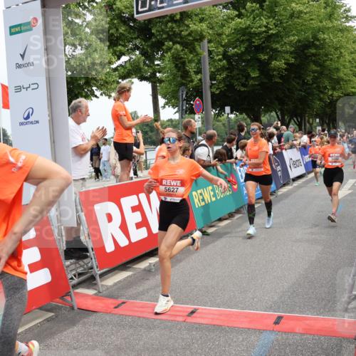 15.06.2025 - REWE Women's Run Strokosch-Dieckow http://msf.ph/oto/7931766 15.06.2025 10:59:42 Ziel 5022, 5263, 5266, 5271, 5304, 5426, 5567, 5627, 5628, 5659 meine-sportfotos.de