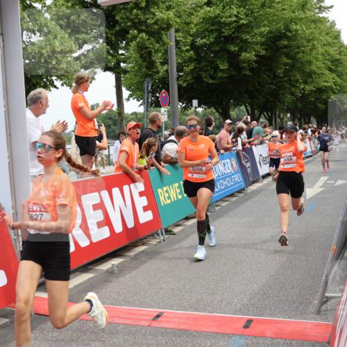 15.06.2025 - REWE Women's Run Strokosch-Dieckow http://msf.ph/oto/7931767 15.06.2025 10:59:42 Ziel 5022, 5263, 5266, 5271, 5304, 5426, 5567, 5627, 5628, 5659 meine-sportfotos.de