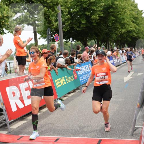 15.06.2025 - REWE Women's Run Strokosch-Dieckow http://msf.ph/oto/7931769 15.06.2025 10:59:43 Ziel 5022, 5034, 5263, 5266, 5271, 5304, 5426, 5567, 5623, 5627, 5628, 5659 meine-sportfotos.de