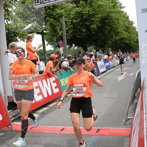 15.06.2025 - REWE Women's Run Strokosch-Dieckow http://msf.ph/oto/7931770 15.06.2025 10:59:43 Ziel 5022, 5034, 5263, 5266, 5271, 5304, 5426, 5567, 5623, 5627, 5628, 5659 meine-sportfotos.de