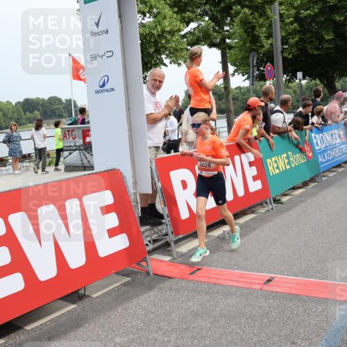 15.06.2025 - REWE Women's Run Strokosch-Dieckow http://msf.ph/oto/7931773 15.06.2025 10:59:44 Ziel 5022, 5034, 5263, 5266, 5271, 5304, 5426, 5567, 5623, 5627, 5628, 5659 meine-sportfotos.de