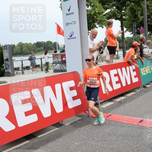 15.06.2025 - REWE Women's Run Strokosch-Dieckow http://msf.ph/oto/7931775 15.06.2025 10:59:45 Ziel 5022, 5034, 5266, 5271, 5304, 5426, 5567, 5623, 5627, 5628, 5659 meine-sportfotos.de
