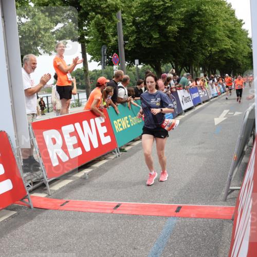 15.06.2025 - REWE Women's Run Strokosch-Dieckow http://msf.ph/oto/7931778 15.06.2025 10:59:46 Ziel 5022, 5034, 5266, 5271, 5304, 5426, 5567, 5623, 5627, 5628, 5659 meine-sportfotos.de