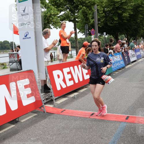 15.06.2025 - REWE Women's Run Strokosch-Dieckow http://msf.ph/oto/7931779 15.06.2025 10:59:46 Ziel 5022, 5034, 5266, 5271, 5304, 5426, 5567, 5623, 5627, 5628, 5659 meine-sportfotos.de