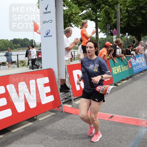 15.06.2025 - REWE Women's Run Strokosch-Dieckow http://msf.ph/oto/7931781 15.06.2025 10:59:46 Ziel 5022, 5034, 5266, 5271, 5304, 5426, 5567, 5623, 5627, 5628, 5659 meine-sportfotos.de