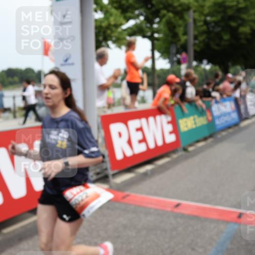 15.06.2025 - REWE Women's Run Strokosch-Dieckow http://msf.ph/oto/7931782 15.06.2025 10:59:47 Ziel 5022, 5034, 5266, 5271, 5304, 5623, 5627, 5628, 5659 meine-sportfotos.de
