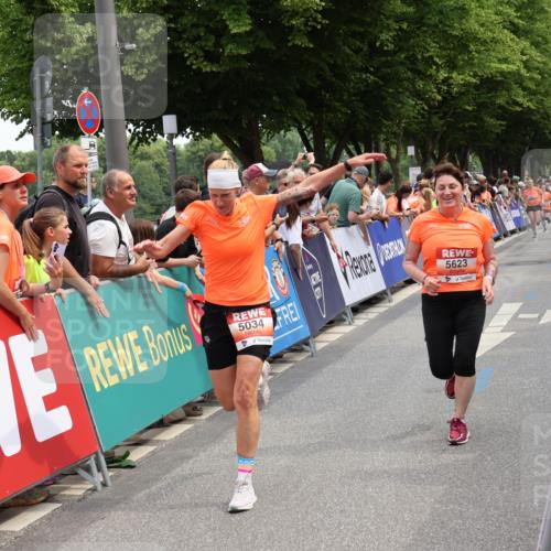 15.06.2025 - REWE Women's Run Strokosch-Dieckow http://msf.ph/oto/7931785 15.06.2025 10:59:49 Ziel 5022, 5034, 5266, 5279, 5623, 5628, 5641, 5659 meine-sportfotos.de