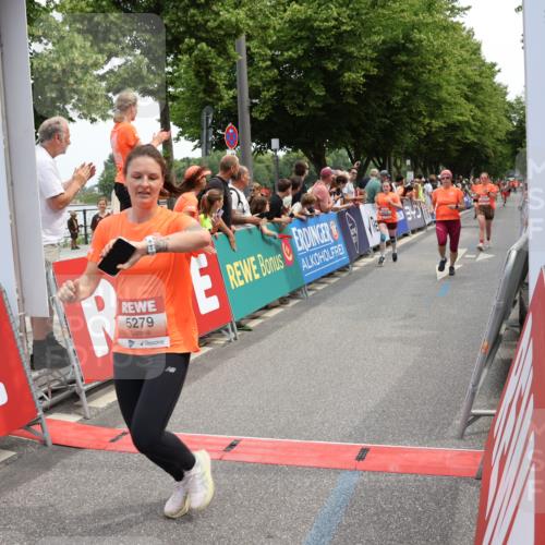 15.06.2025 - REWE Women's Run Strokosch-Dieckow http://msf.ph/oto/7931800 15.06.2025 10:59:56 Ziel 5034, 5117, 5236, 5279, 5623, 5641, 5652, 5669 meine-sportfotos.de