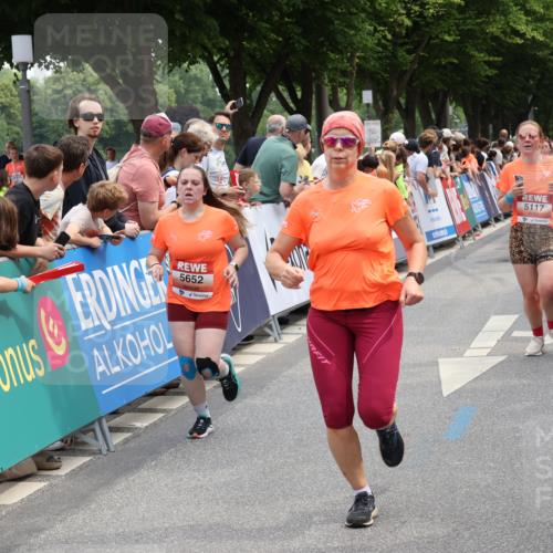 15.06.2025 - REWE Women's Run Strokosch-Dieckow http://msf.ph/oto/7931801 15.06.2025 10:59:57 Ziel 5117, 5176, 5236, 5279, 5641, 5652, 5669 meine-sportfotos.de