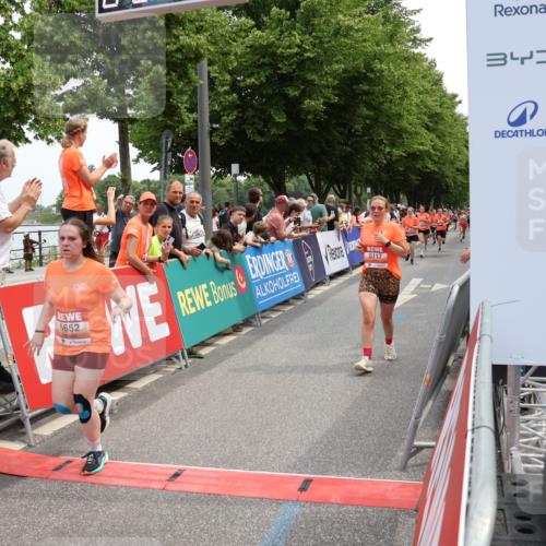 15.06.2025 - REWE Women's Run Strokosch-Dieckow http://msf.ph/oto/7931806 15.06.2025 10:59:58 Ziel 5117, 5176, 5227, 5236, 5279, 5641, 5652, 5669 meine-sportfotos.de