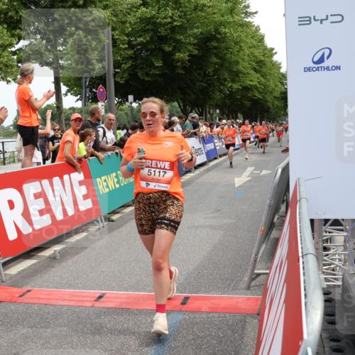 15.06.2025 - REWE Women's Run Strokosch-Dieckow http://msf.ph/oto/7931808 15.06.2025 10:59:59 Ziel 5117, 5176, 5227, 5236, 5279, 5641, 5652, 5669 meine-sportfotos.de