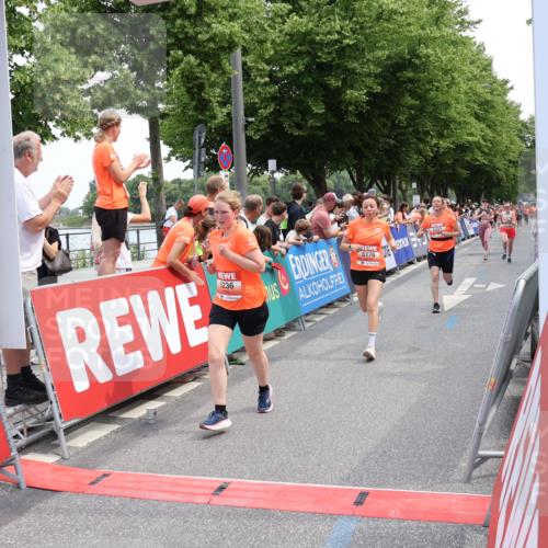 15.06.2025 - REWE Women's Run Strokosch-Dieckow http://msf.ph/oto/7931815 15.06.2025 11:00:03 Ziel 5059, 5117, 5176, 5227, 5236, 5280, 5281, 5652, 5669 meine-sportfotos.de