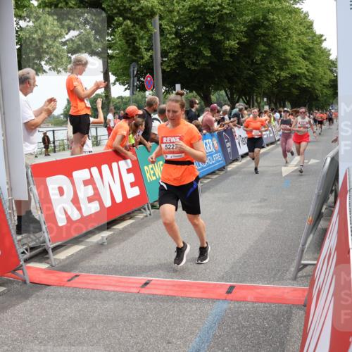 15.06.2025 - REWE Women's Run Strokosch-Dieckow http://msf.ph/oto/7931823 15.06.2025 11:00:04 Ziel 5059, 5117, 5176, 5227, 5236, 5280, 5281, 5652, 5669 meine-sportfotos.de