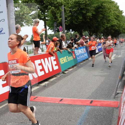 15.06.2025 - REWE Women's Run Strokosch-Dieckow http://msf.ph/oto/7931826 15.06.2025 11:00:05 Ziel 5059, 5117, 5156, 5176, 5227, 5236, 5280, 5281, 5652, 5669, 5680 meine-sportfotos.de