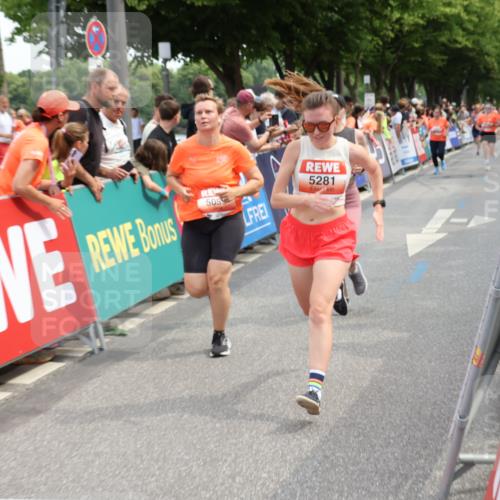 15.06.2025 - REWE Women's Run Strokosch-Dieckow http://msf.ph/oto/7931828 15.06.2025 11:00:06 Ziel 5059, 5117, 5156, 5176, 5227, 5236, 5280, 5281, 5680 meine-sportfotos.de