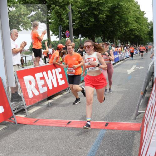 15.06.2025 - REWE Women's Run Strokosch-Dieckow http://msf.ph/oto/7931829 15.06.2025 11:00:06 Ziel 5059, 5117, 5156, 5176, 5227, 5236, 5280, 5281, 5680 meine-sportfotos.de