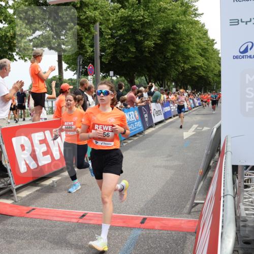 15.06.2025 - REWE Women's Run Strokosch-Dieckow http://msf.ph/oto/7931837 15.06.2025 11:00:11 Ziel 5044, 5059, 5156, 5227, 5280, 5281, 5679, 5680 meine-sportfotos.de
