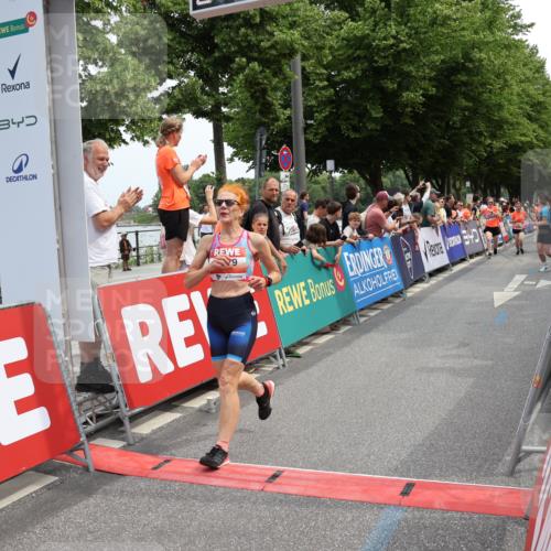 15.06.2025 - REWE Women's Run Strokosch-Dieckow http://msf.ph/oto/7931845 15.06.2025 11:00:15 Ziel 5044, 5156, 5365, 5453, 5679, 5680 meine-sportfotos.de