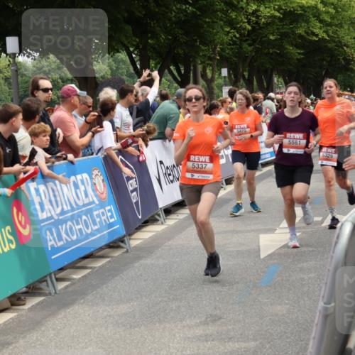 15.06.2025 - REWE Women's Run Strokosch-Dieckow http://msf.ph/oto/7931846 15.06.2025 11:00:23 Ziel 5042, 5044, 5132, 5250, 5329, 5337, 5365, 5385, 5453, 5473, 5565, 5581 meine-sportfotos.de