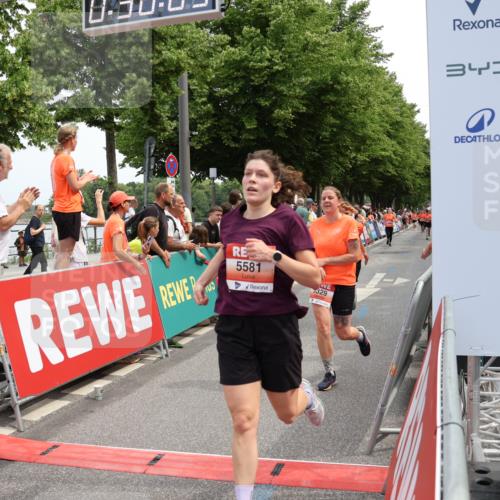 15.06.2025 - REWE Women's Run Strokosch-Dieckow http://msf.ph/oto/7931853 15.06.2025 11:00:25 Ziel 5042, 5132, 5250, 5329, 5337, 5365, 5385, 5453, 5473, 5565, 5581, 5597 meine-sportfotos.de