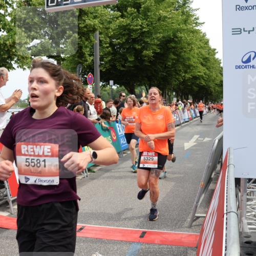 15.06.2025 - REWE Women's Run Strokosch-Dieckow http://msf.ph/oto/7931855 15.06.2025 11:00:26 Ziel 5042, 5132, 5250, 5329, 5337, 5385, 5473, 5565, 5581, 5597 meine-sportfotos.de