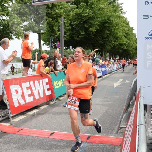 15.06.2025 - REWE Women's Run Strokosch-Dieckow http://msf.ph/oto/7931856 15.06.2025 11:00:26 Ziel 5042, 5132, 5250, 5329, 5337, 5385, 5473, 5565, 5581, 5597 meine-sportfotos.de