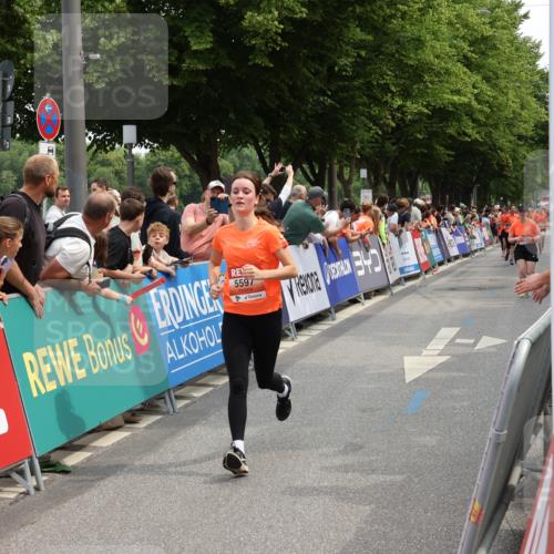 15.06.2025 - REWE Women's Run Strokosch-Dieckow http://msf.ph/oto/7931859 15.06.2025 11:00:31 Ziel 5175, 5329, 5337, 5385, 5473, 5581, 5597 meine-sportfotos.de