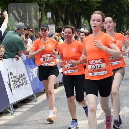 15.06.2025 - REWE Women's Run Strokosch-Dieckow http://msf.ph/oto/7931870 15.06.2025 11:00:39 Ziel 5009, 5012, 5105, 5114, 5175, 5311 meine-sportfotos.de