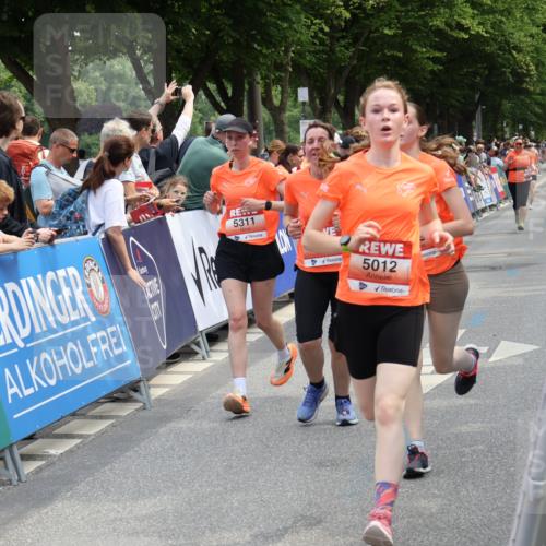 15.06.2025 - REWE Women's Run Strokosch-Dieckow http://msf.ph/oto/7931872 15.06.2025 11:00:39 Ziel 5009, 5012, 5105, 5114, 5175, 5311 meine-sportfotos.de