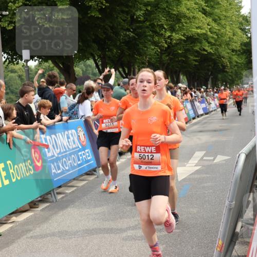 15.06.2025 - REWE Women's Run Strokosch-Dieckow http://msf.ph/oto/7931873 15.06.2025 11:00:40 Ziel 5009, 5012, 5105, 5114, 5175, 5311 meine-sportfotos.de