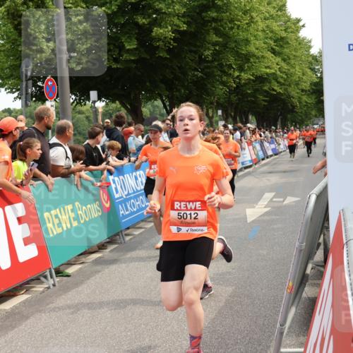15.06.2025 - REWE Women's Run Strokosch-Dieckow http://msf.ph/oto/7931875 15.06.2025 11:00:40 Ziel 5009, 5012, 5105, 5114, 5175, 5311 meine-sportfotos.de