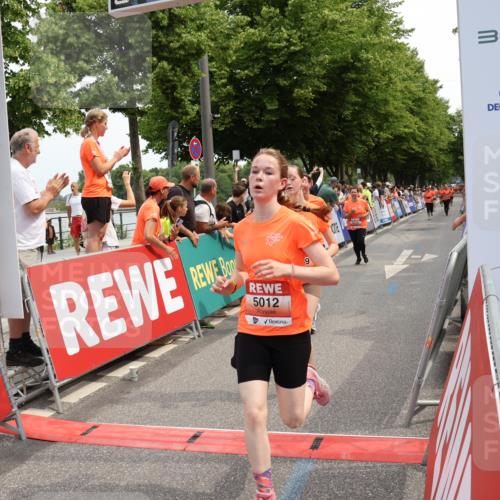 15.06.2025 - REWE Women's Run Strokosch-Dieckow http://msf.ph/oto/7931876 15.06.2025 11:00:40 Ziel 5009, 5012, 5105, 5114, 5175, 5311 meine-sportfotos.de