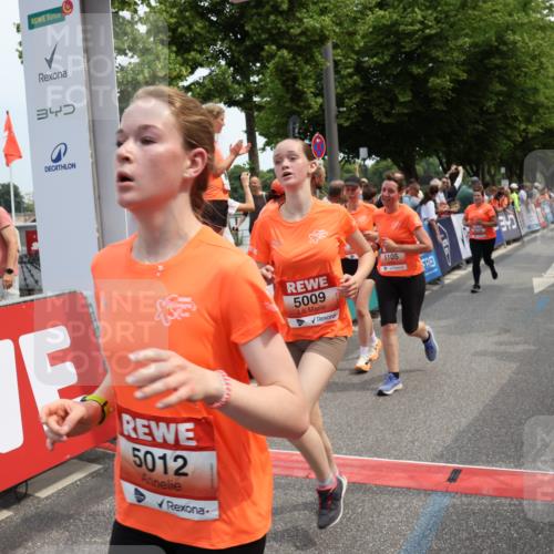 15.06.2025 - REWE Women's Run Strokosch-Dieckow http://msf.ph/oto/7931878 15.06.2025 11:00:41 Ziel 5009, 5012, 5105, 5114, 5175, 5311 meine-sportfotos.de