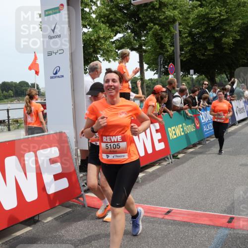15.06.2025 - REWE Women's Run Strokosch-Dieckow http://msf.ph/oto/7931883 15.06.2025 11:00:42 Ziel 5009, 5012, 5105, 5114, 5175, 5311 meine-sportfotos.de