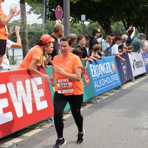 15.06.2025 - REWE Women's Run Strokosch-Dieckow http://msf.ph/oto/7931884 15.06.2025 11:00:43 Ziel 5009, 5012, 5105, 5114, 5169, 5175, 5306, 5311 meine-sportfotos.de