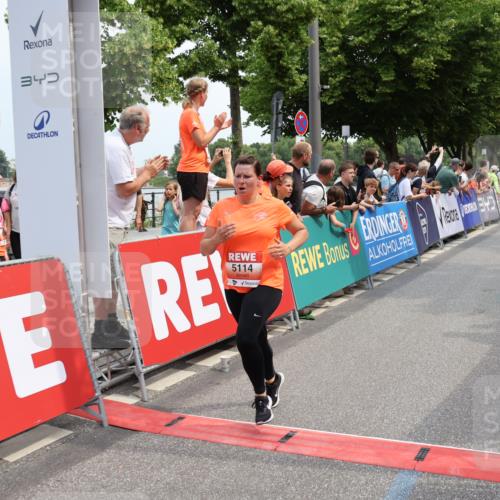 15.06.2025 - REWE Women's Run Strokosch-Dieckow http://msf.ph/oto/7931886 15.06.2025 11:00:43 Ziel 5009, 5012, 5105, 5114, 5169, 5175, 5306, 5311 meine-sportfotos.de